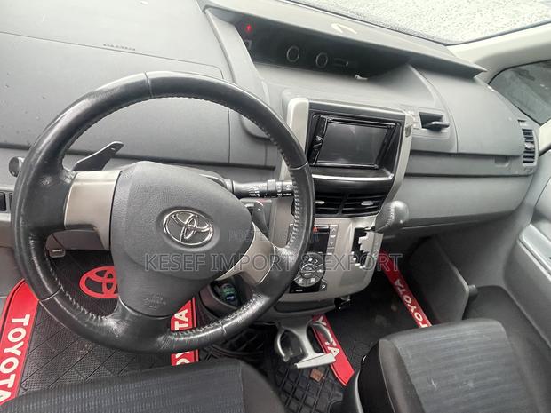 Toyota Voxy 2010 Black