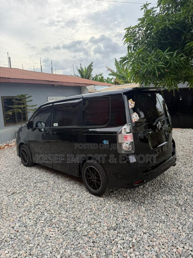 Toyota Voxy 2010 Black