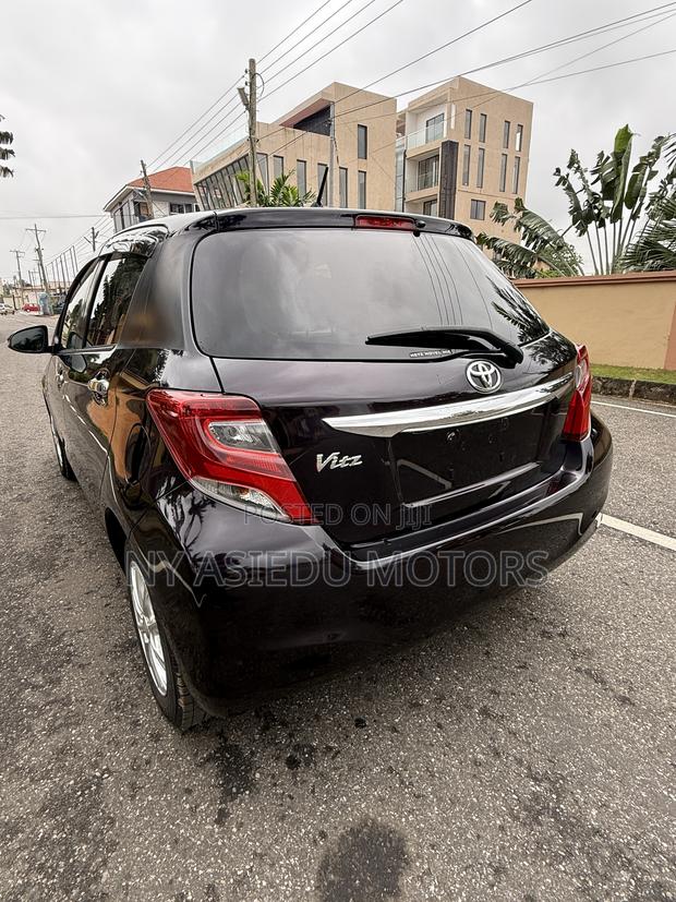 Toyota Vitz 1.3 FWD 3dr 2015 Burgundy
