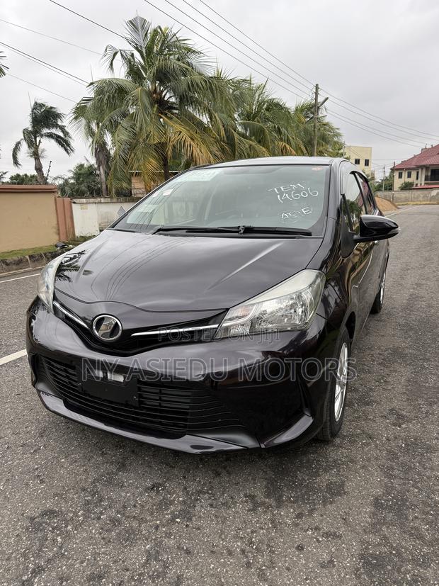 Toyota Vitz 1.3 FWD 3dr 2015 Burgundy