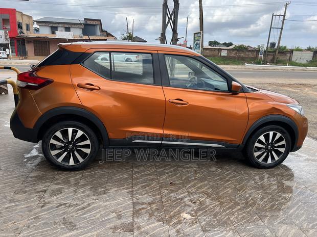 Nissan Kicks S 2018 Orange