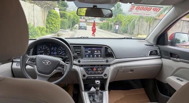 Hyundai Elantra ECO Sedan FWD (1.4L 4cyl 7A) 2017 Red
