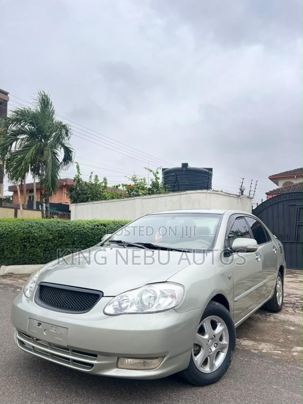 Toyota Corolla Altis 2013 Gold