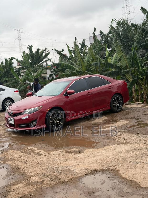 Toyota Camry SE 4dr Sedan (2.5L 4cyl 6A) 2014 Red