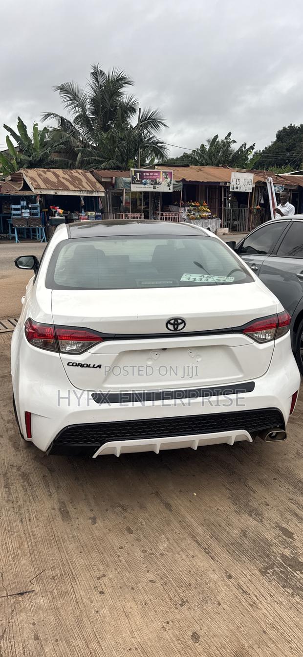 Toyota Corolla LE 2020 White