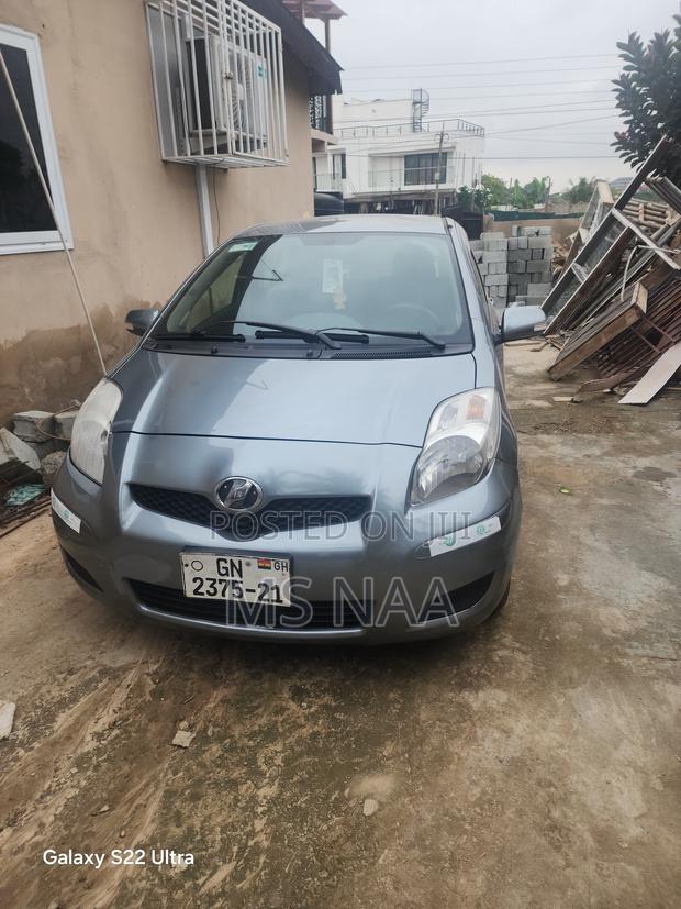 Toyota Vitz 2009 Gray