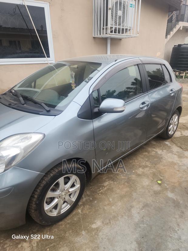 Toyota Vitz 2009 Gray