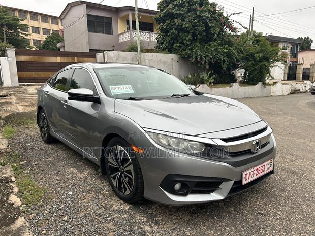 Honda Civic EX 4dr Hatchback (1.5L 4cyl) 2017 Gray