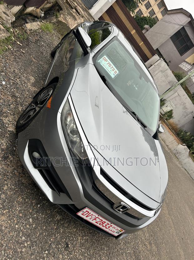 Honda Civic EX 4dr Hatchback (1.5L 4cyl) 2017 Gray