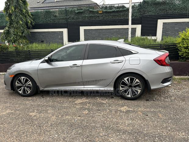Honda Civic EX 4dr Hatchback (1.5L 4cyl) 2017 Gray