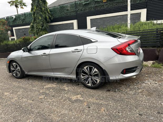 Honda Civic EX 4dr Hatchback (1.5L 4cyl) 2017 Gray