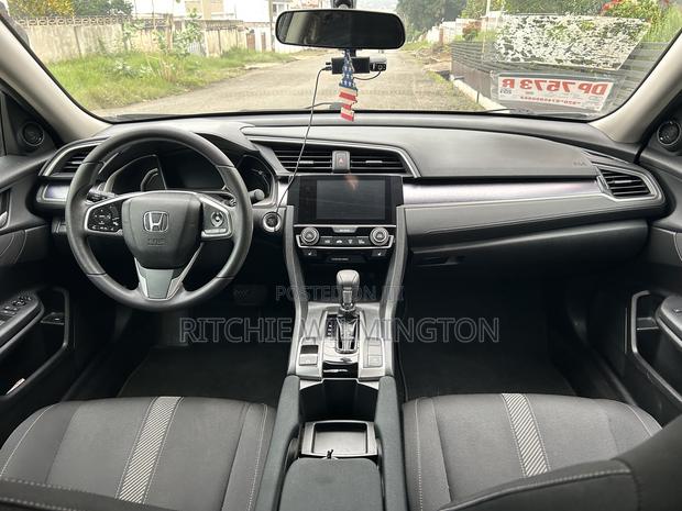 Honda Civic EX 4dr Hatchback (1.5L 4cyl) 2017 Gray