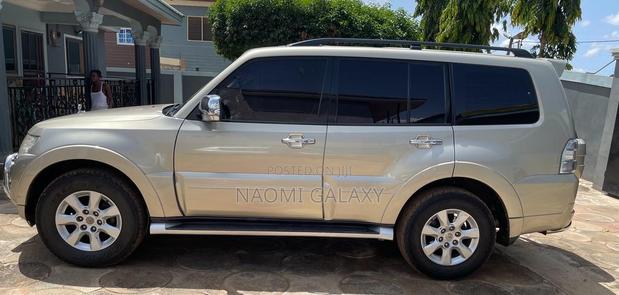 Mitsubishi Pajero IO 2013 Gold