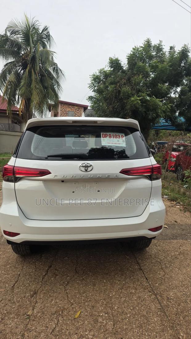 Toyota Fortuner 2025 White