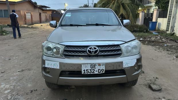Toyota Fortuner 2.5 D AWD 2009 Ivory