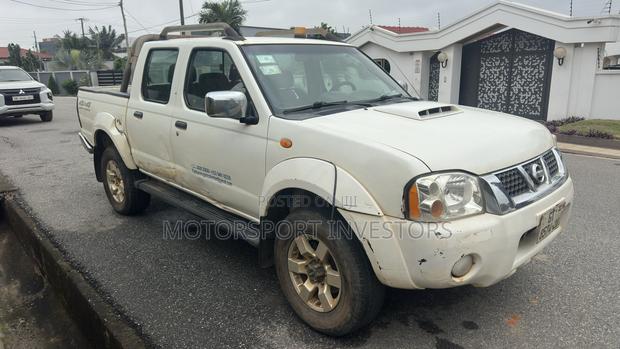 Nissan Hardbody 2018 White