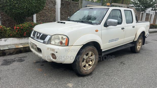 Nissan Hardbody 2018 White