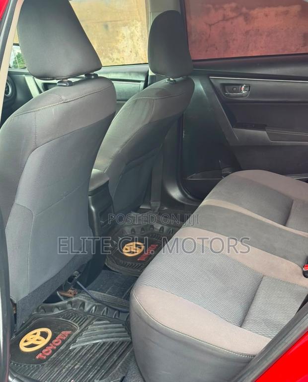 Toyota Corolla LE Eco (1.8L 4cyl 2A) 2019 Red