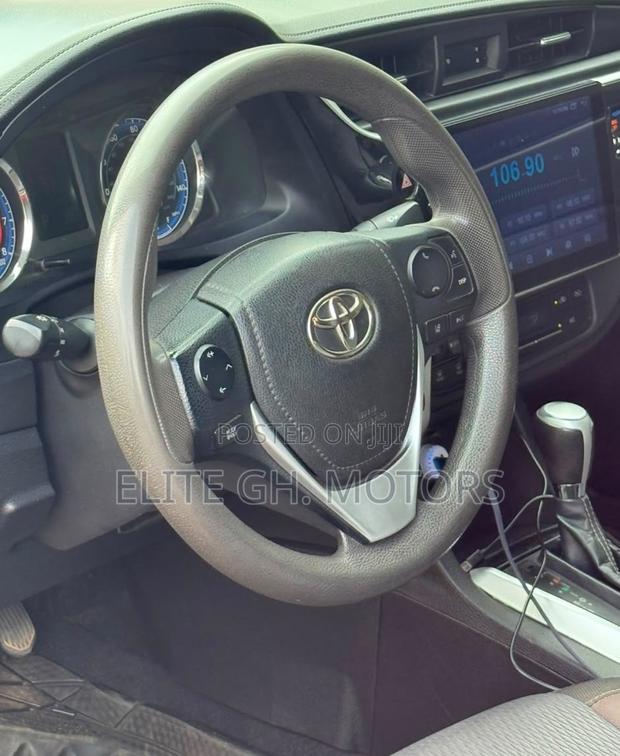Toyota Corolla LE Eco (1.8L 4cyl 2A) 2019 Red