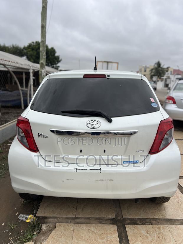 Toyota Vitz 2014 White