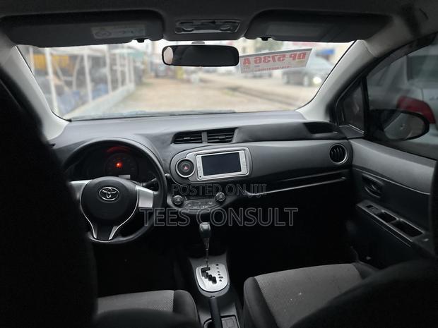 Toyota Vitz 2014 White