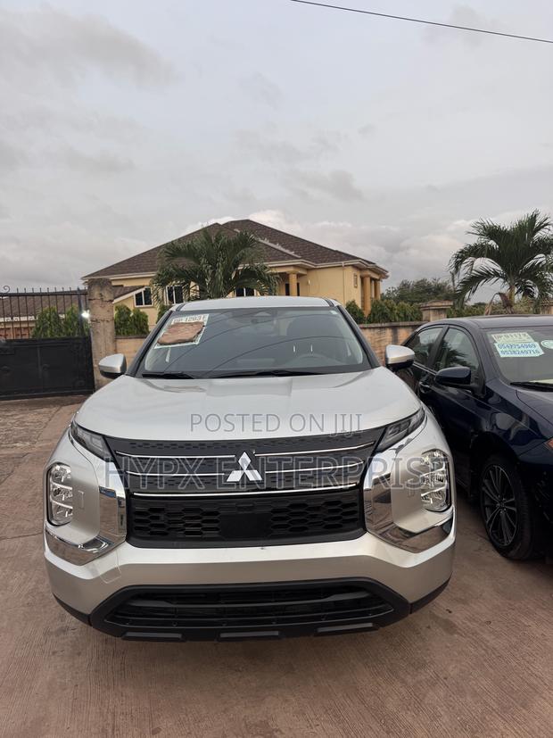 Mitsubishi Outlander 2024 Silver