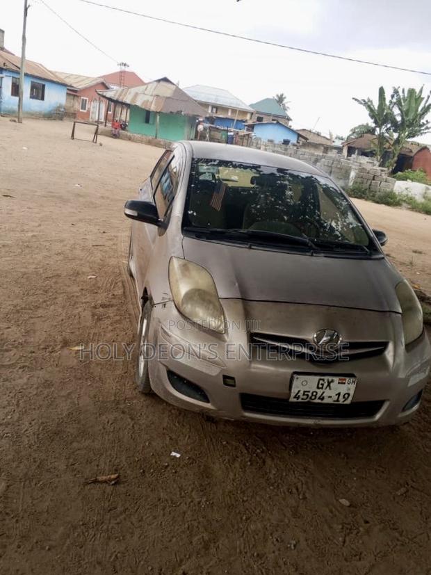 Toyota Vitz 1.3 FWD 5dr 2010 Silver