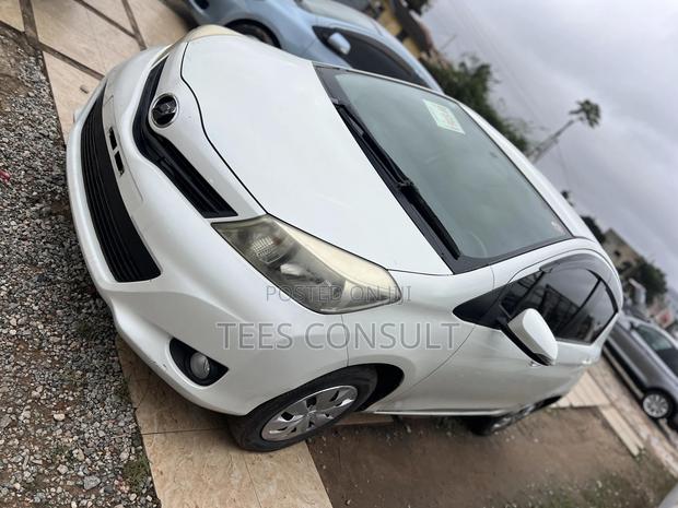 Toyota Vitz 2014 White