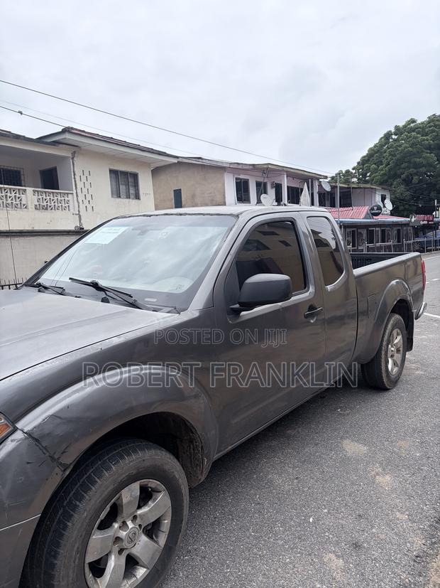 Nissan Frontier 2012 Gray