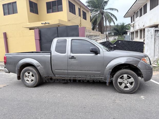 Nissan Frontier 2012 Gray