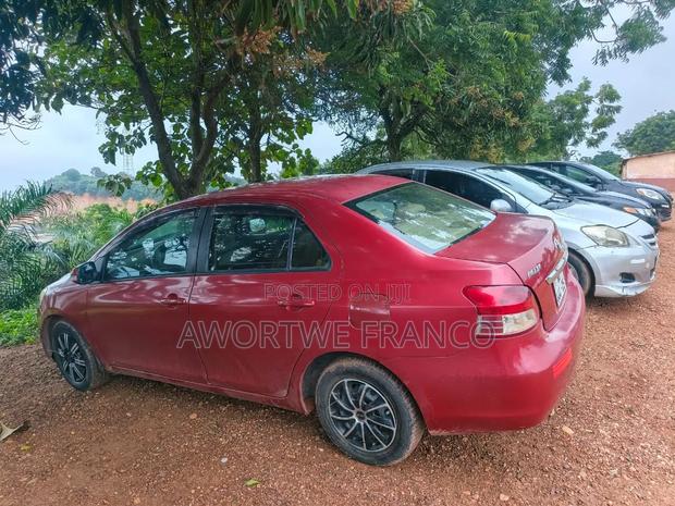 Toyota Belta 2009 Red