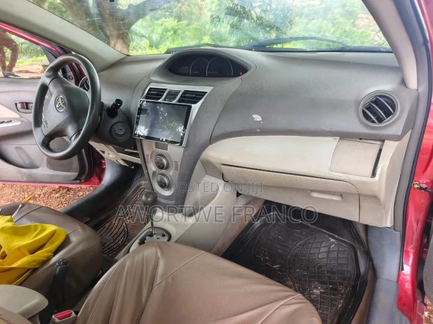 Toyota Belta 2009 Red