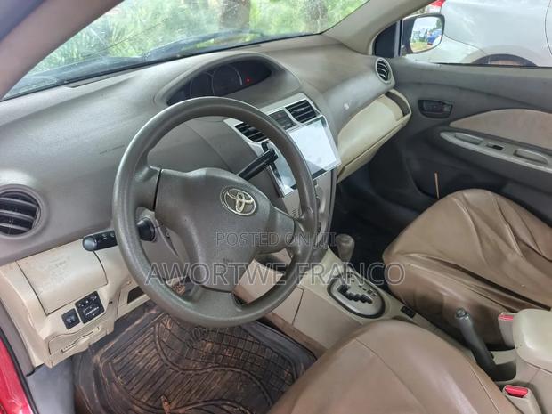 Toyota Belta 2009 Red