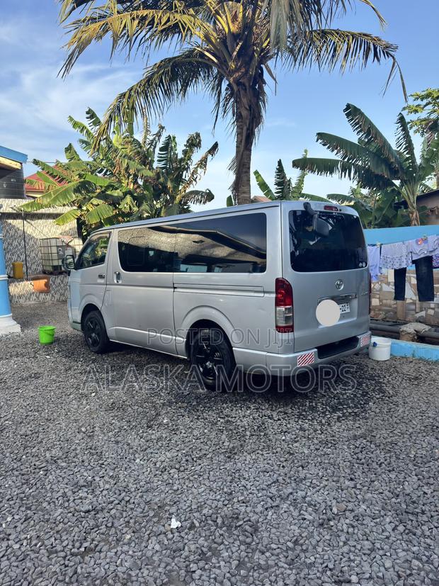 Toyota Grand HiAce 2002 Silver