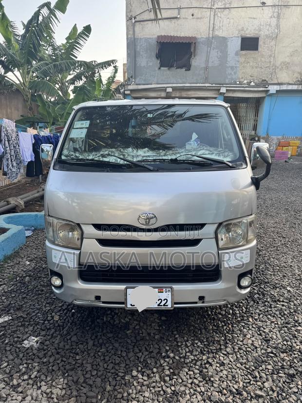 Toyota Grand HiAce 2002 Silver