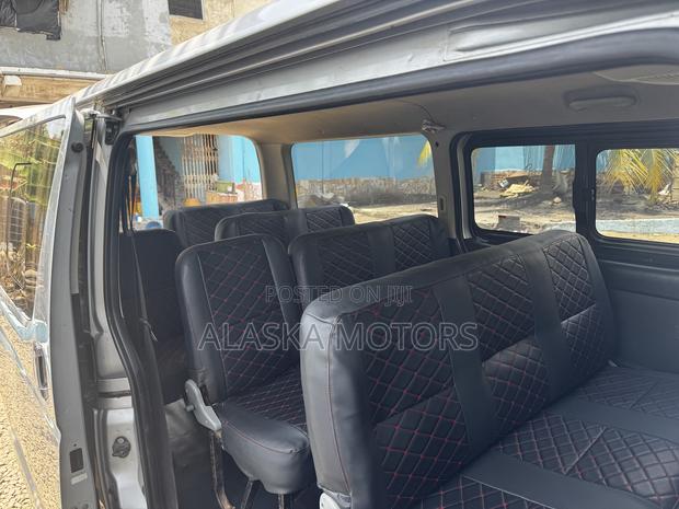 Toyota Grand HiAce 2002 Silver