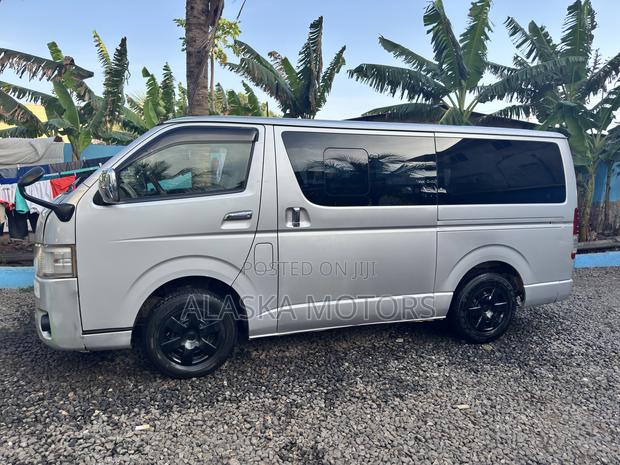 Toyota Grand HiAce 2002 Silver