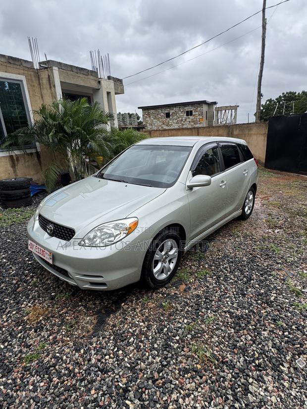Toyota Matrix XR Hatchback FWD (1.8L 4cyl 4A) 2006 Ivory