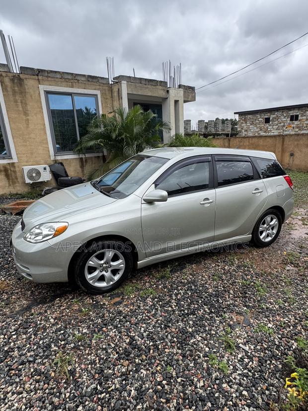 Toyota Matrix XR Hatchback FWD (1.8L 4cyl 4A) 2006 Ivory