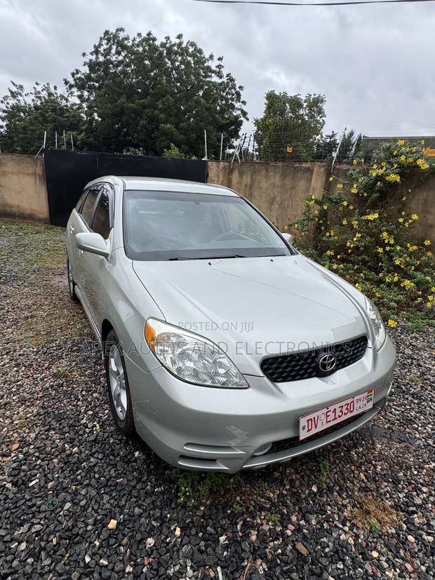 Toyota Matrix XR Hatchback FWD (1.8L 4cyl 4A) 2006 Ivory