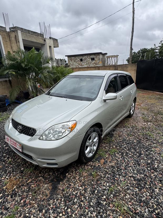 Toyota Matrix XR Hatchback FWD (1.8L 4cyl 4A) 2006 Ivory