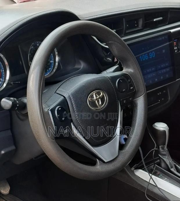 Toyota Corolla LE Eco (1.8L 4cyl 2A) 2019 Red