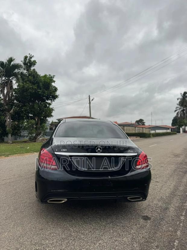 Mercedes-Benz C300 2016 Black
