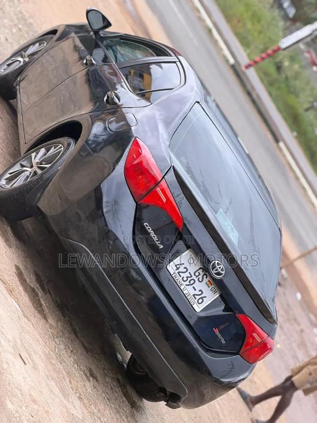 Toyota Corolla 2016 Black