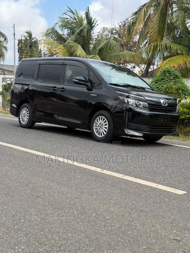 Toyota Vitz 1.5 FWD 5dr 2015 Black
