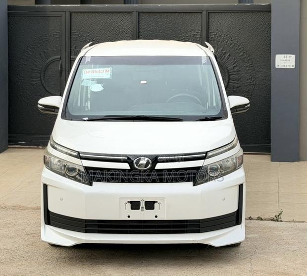 Toyota Vitz 1.5 FWD 3dr 2015 White