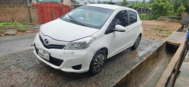 Toyota Vitz 2012 White