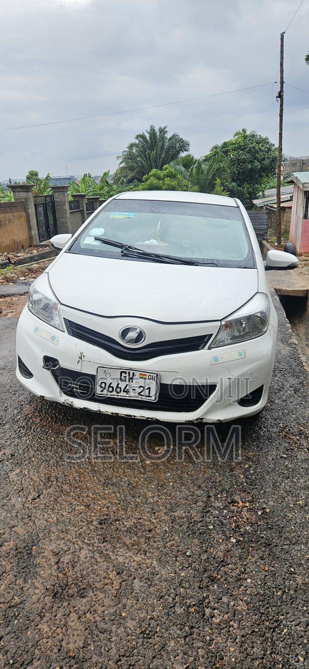 Toyota Vitz 2012 White