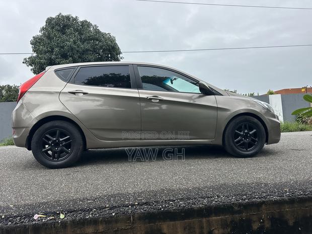 Hyundai Accent GS 4dr Hatchback (1.6L 4cyl 6A) 2014 Gray