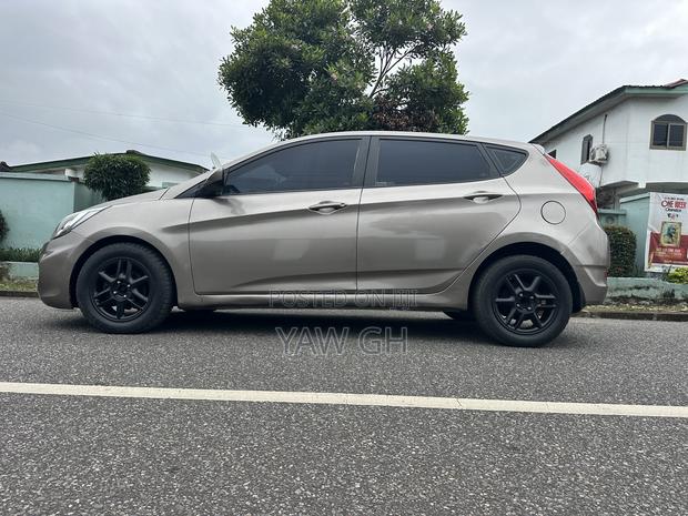 Hyundai Accent GS 4dr Hatchback (1.6L 4cyl 6A) 2014 Gray